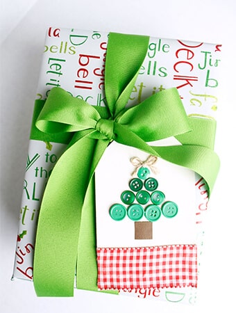 Button-Christmas-Tree-Gift-Tag-9